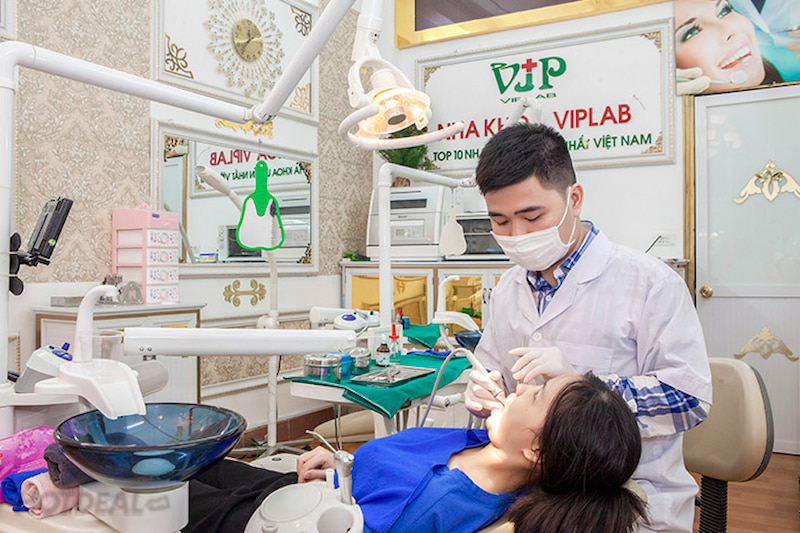Nha khoa VipLab có có đội ngũ bác sĩ giỏi, cơ sở vật chất hiện đại