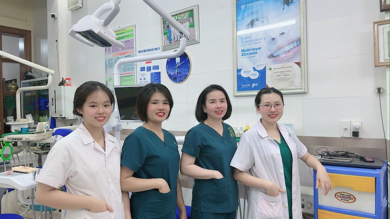 Nha khoa Yến Hương có dịch vụ chăm sóc chu đáo và bác sĩ tay nghề vững vàng