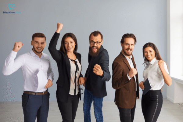 Phụ nữ răng hô về bản chất hầu hết là người nhiệt tình, sôi nổi, thích giao tiếp