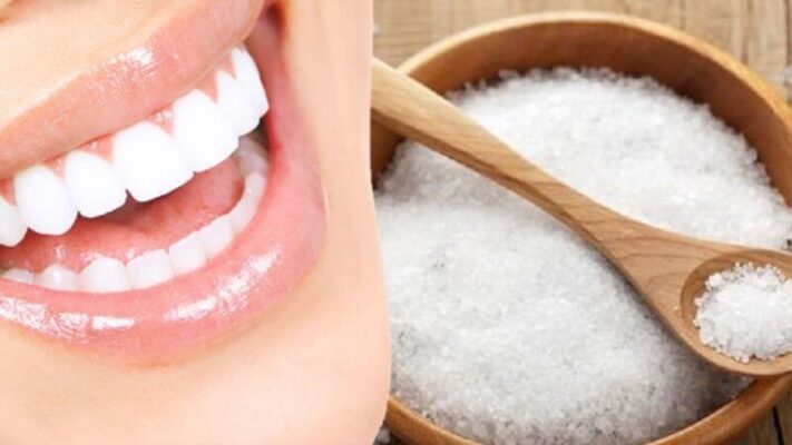 Đánh răng bằng muối là phương pháp chăm sóc răng miệng dân gian được nhiều người áp dụng