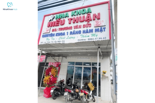 Nha Khoa Hiếu Thuận nổi bật nhờ đội ngũ bác sĩ tận tâm, giàu kinh nghiệm