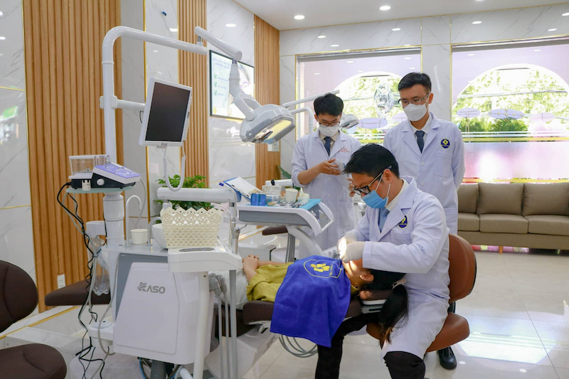 Nha khoa Apec Lê Văn Việt có đội ngũ bác sĩ giàu kinh nghiệm, từng đảm nhiệm chuyên môn tại nhiều cơ sở lớn