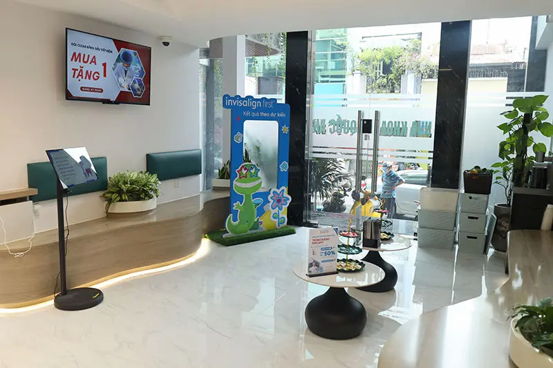 Nha khoa Quốc An với không gian phòng khám được thiết kế tối giản, riêng tư, mang đến cảm giác thoải mái cho khách hàng