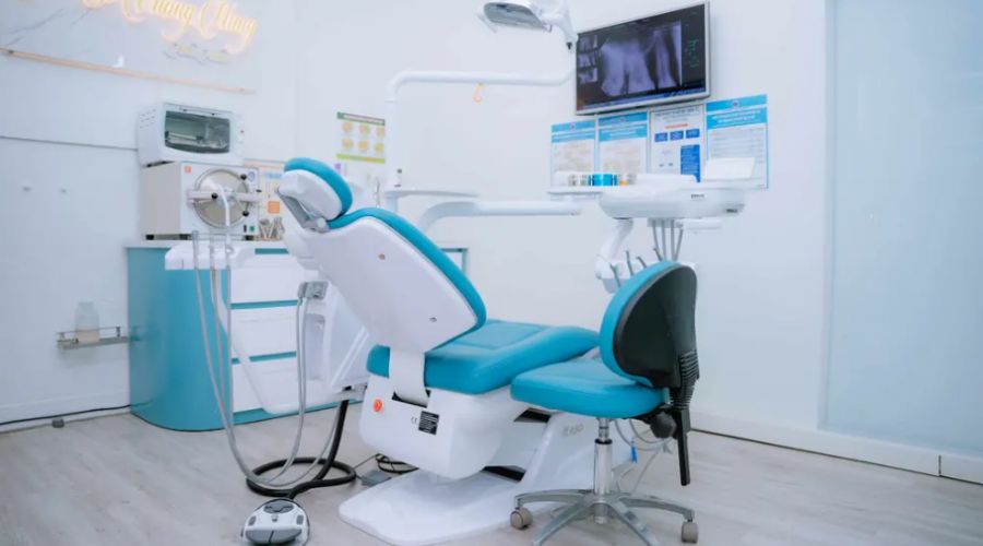 Lấy cao răng tại nha khoa Dr. Vương Hưng với sự kết hợp giữa tay nghề bác sĩ giỏi và hệ thống thiết bị hiện đại