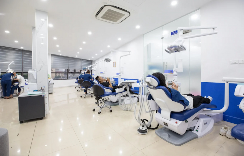 Nha Khoa Lạc Việt Intech có không gian phòng khám hiện đại
