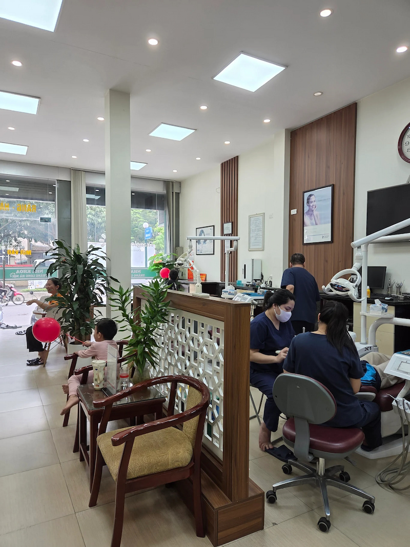 Không gian thoáng mát và sạch sẽ tại nha khoa Thăng Long