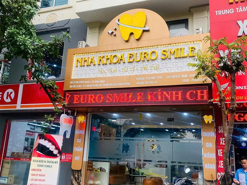 Nha khoa Euro Smile được nhiều khách hàng lựa chọn trong lĩnh vực chỉnh nha, cấy ghép Implant và thẩm mỹ răng