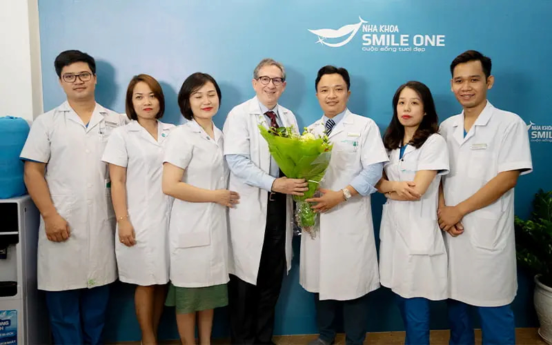 Smile One đứng đầu là Ths.Bs Nguyễn Tuấn Dương có chuyên môn tốt, kinh nghiệm lâu năm
