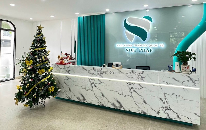 Nha khoa Quốc tế Việt Pháp tự hào với sự tận tâm và chuyên nghiệp trong từng ca điều trị