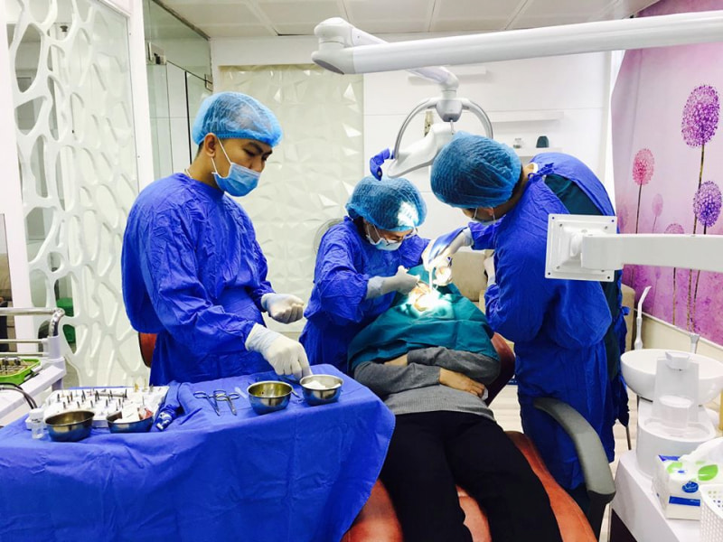 Nha khoa Quốc tế New.Smile tự hào có đội ngũ Bác sĩ chuyên sâu, đào tạo tại các trường đại học uy tín cả trong và ngoài nước