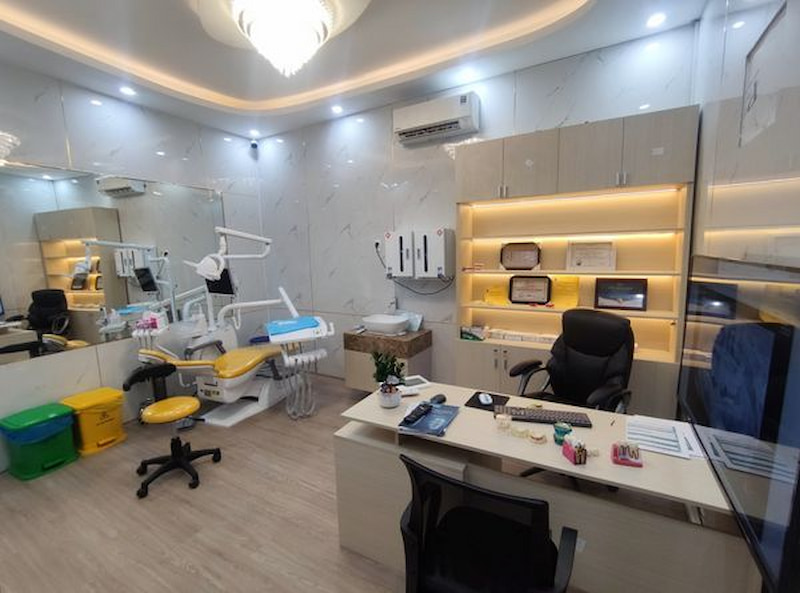 Metal ứng dụng công nghệ hiện đại gồm CT Cone Beam, máy scan Itero 5D, siêu âm Piezotome, đảm bảo điều trị an toàn và chính xác