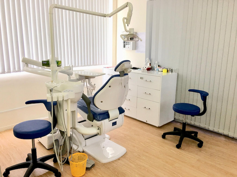 Nha khoa Lina đầu tư nhiều vào cơ sở vật chất, trang bị đầy đủ thiết bị thăm khám và điều trị tối tân