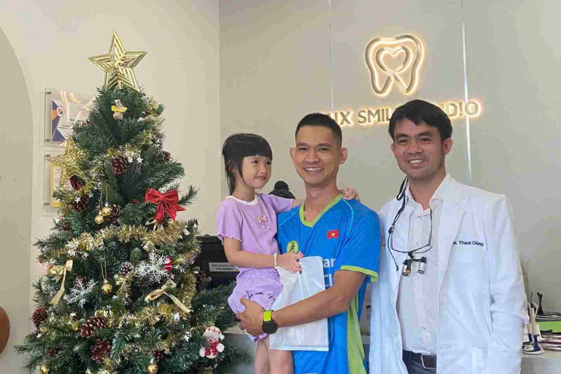Nha khoa Lux Smile Studiođược dẫn dắt bởi bác sĩ Nguyễn Thanh Dũng – chuyên gia đầu ngành về nha khoa phục hồi thẩm mỹ