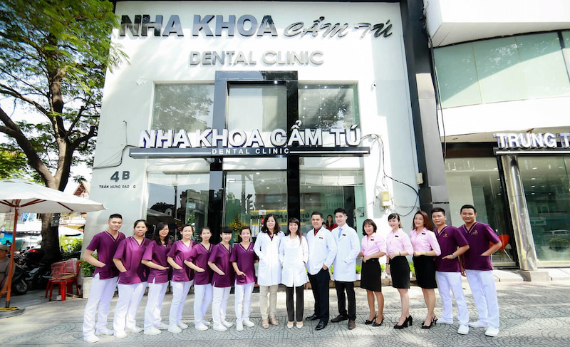 Nha khoa Cẩm Tú ghi điểm trong lòng khách hàng nhờ chính sách cam kết không ép giá