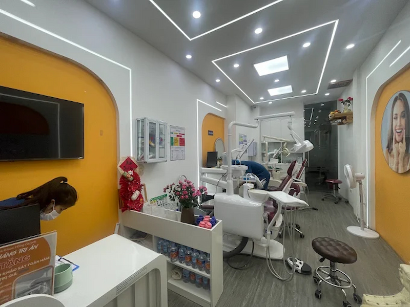 Bác sĩ Hồng của nha khoa có nhiều năm kinh nghiệm trong lĩnh vực nha khoa